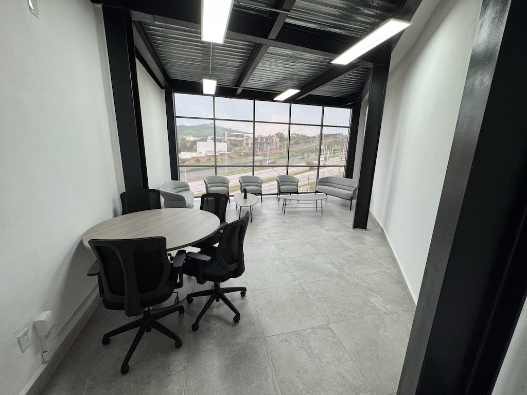 Sala con ventanales
